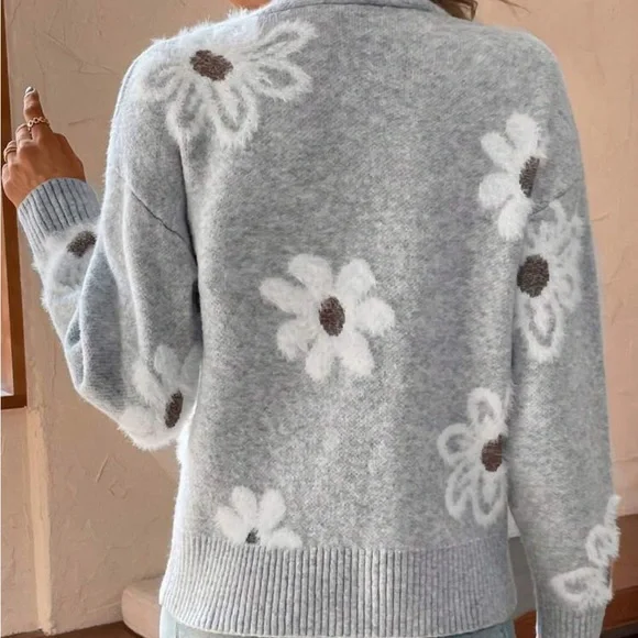 New gray floral print v neck cardigan sweater - Picture 5 of 5